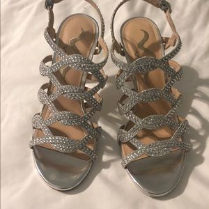 Size 7.5M Silver Nina Sandals